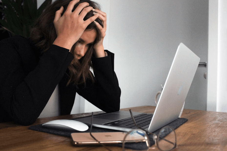 Frustrated user because The Web is Plagued of Bad CX, And Nobody Is Complaining